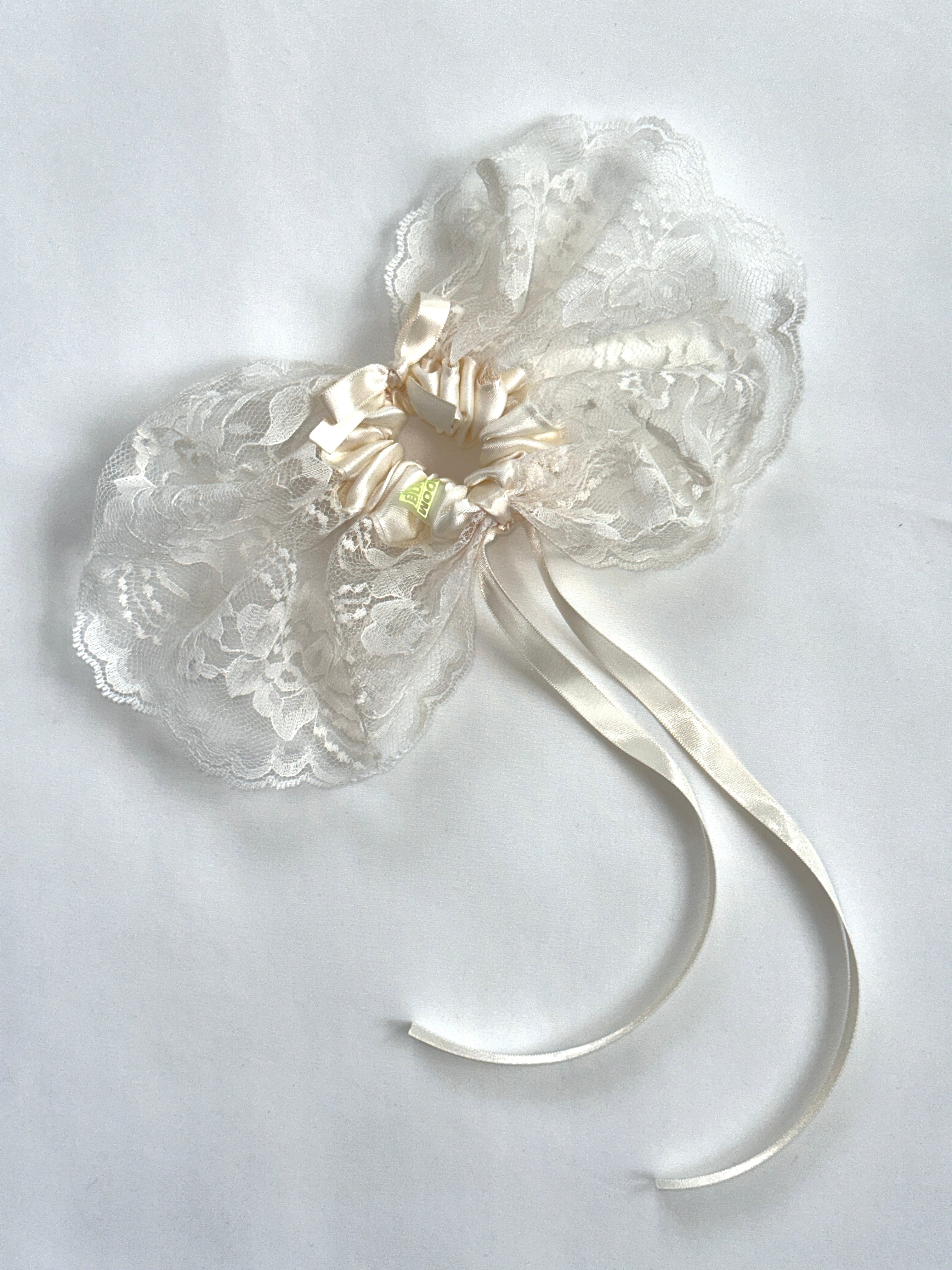 Bella Butterfly Bun Topper