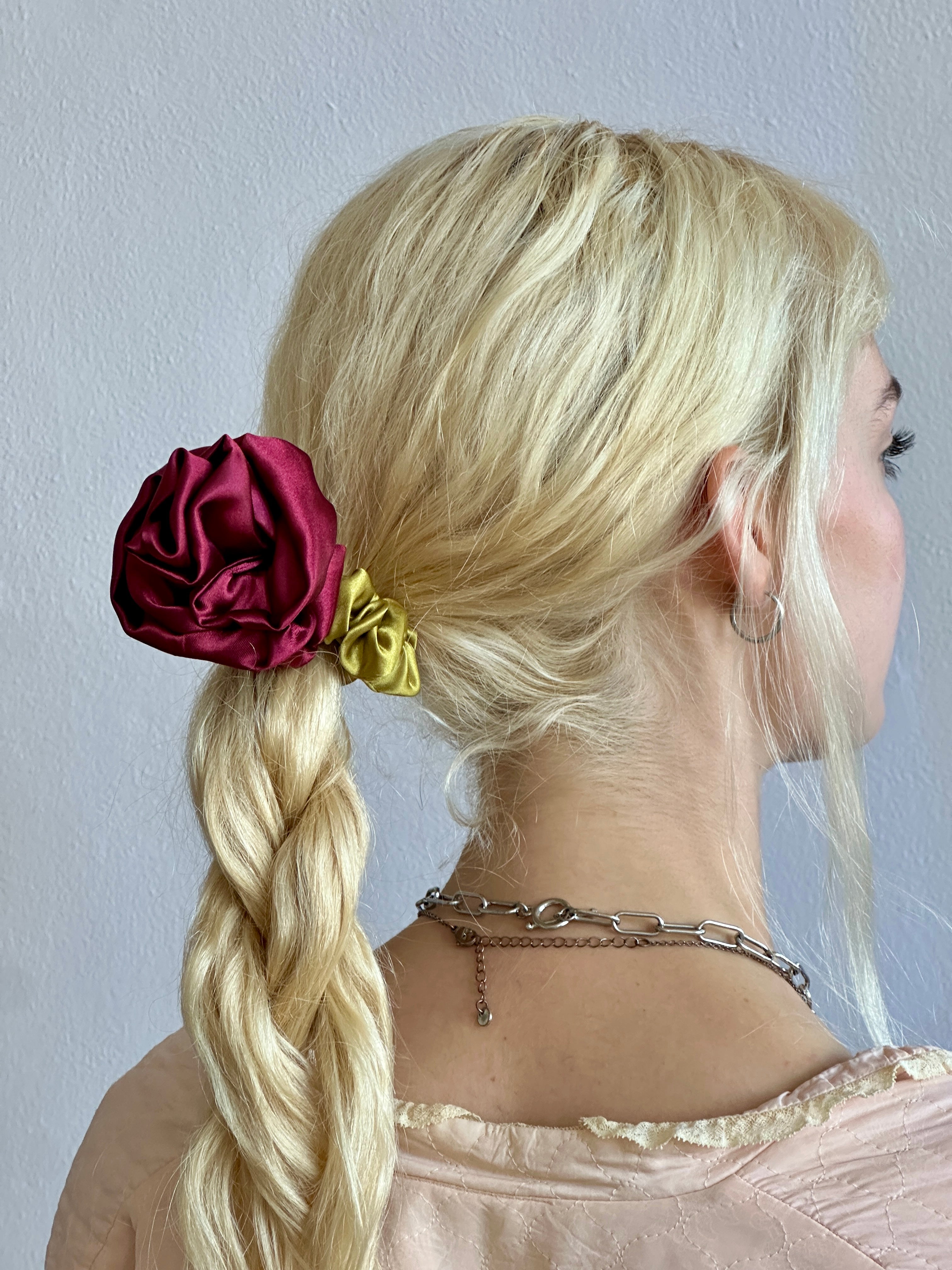 Rosette Scrunchie – Room Shop