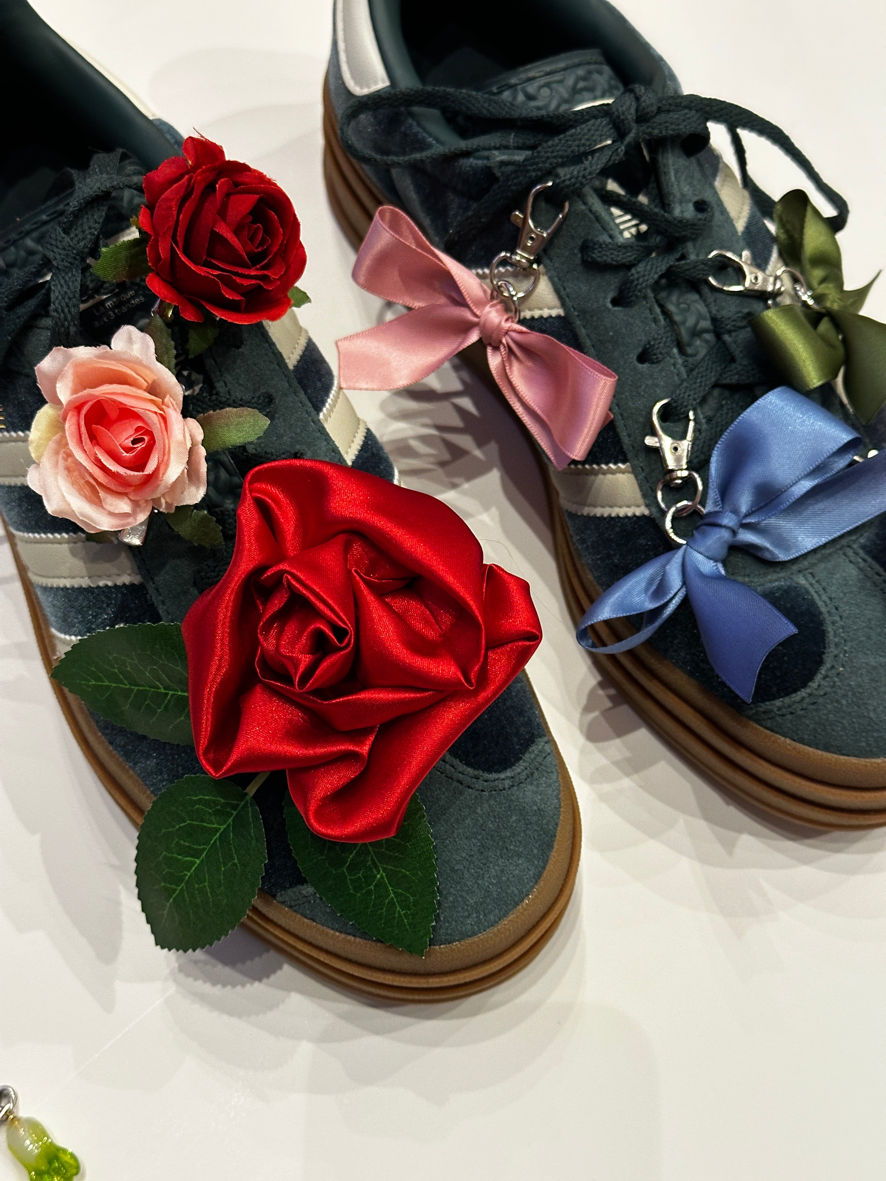 Elaine Rose Clip