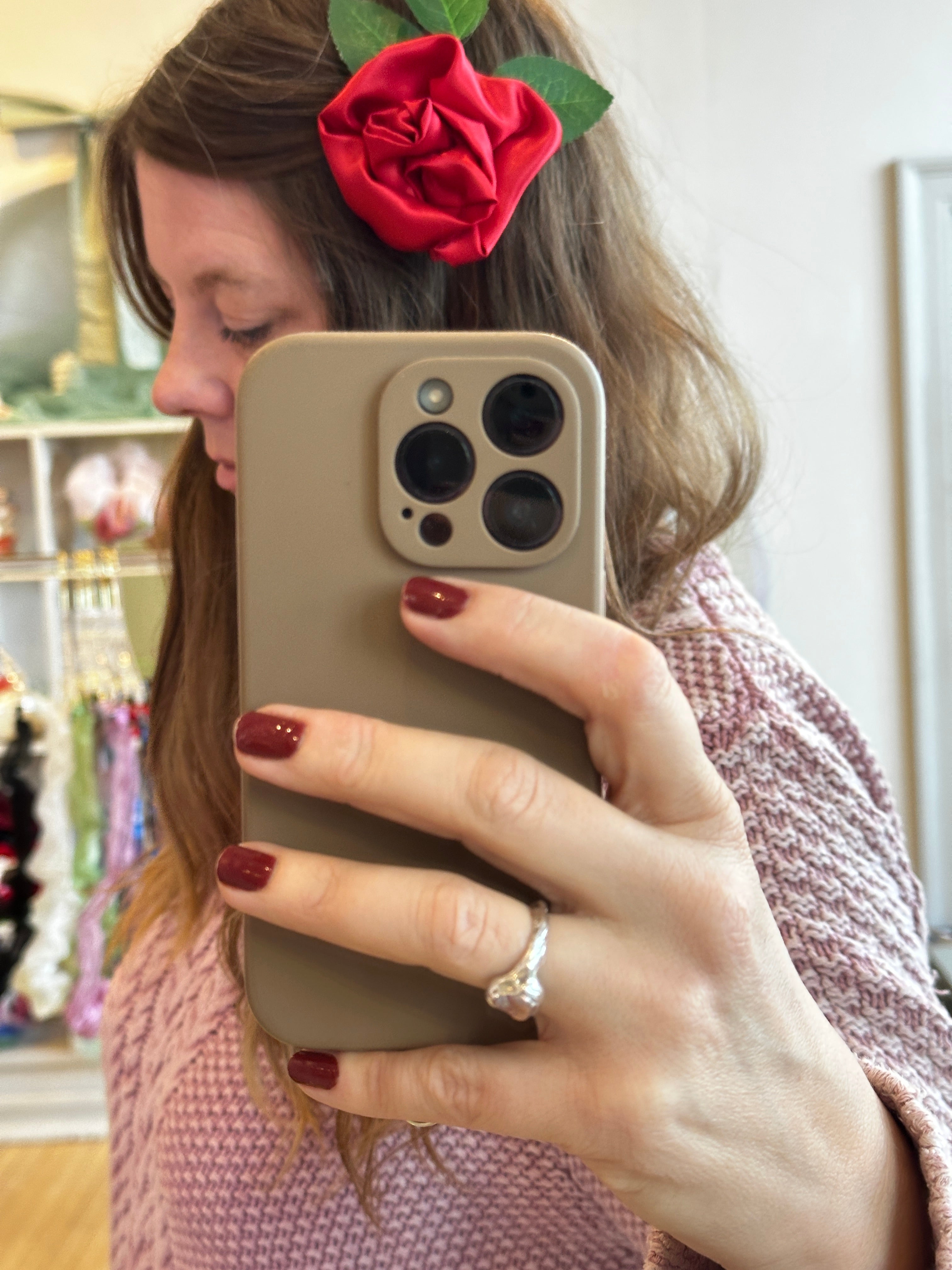 Elaine Rose Clip