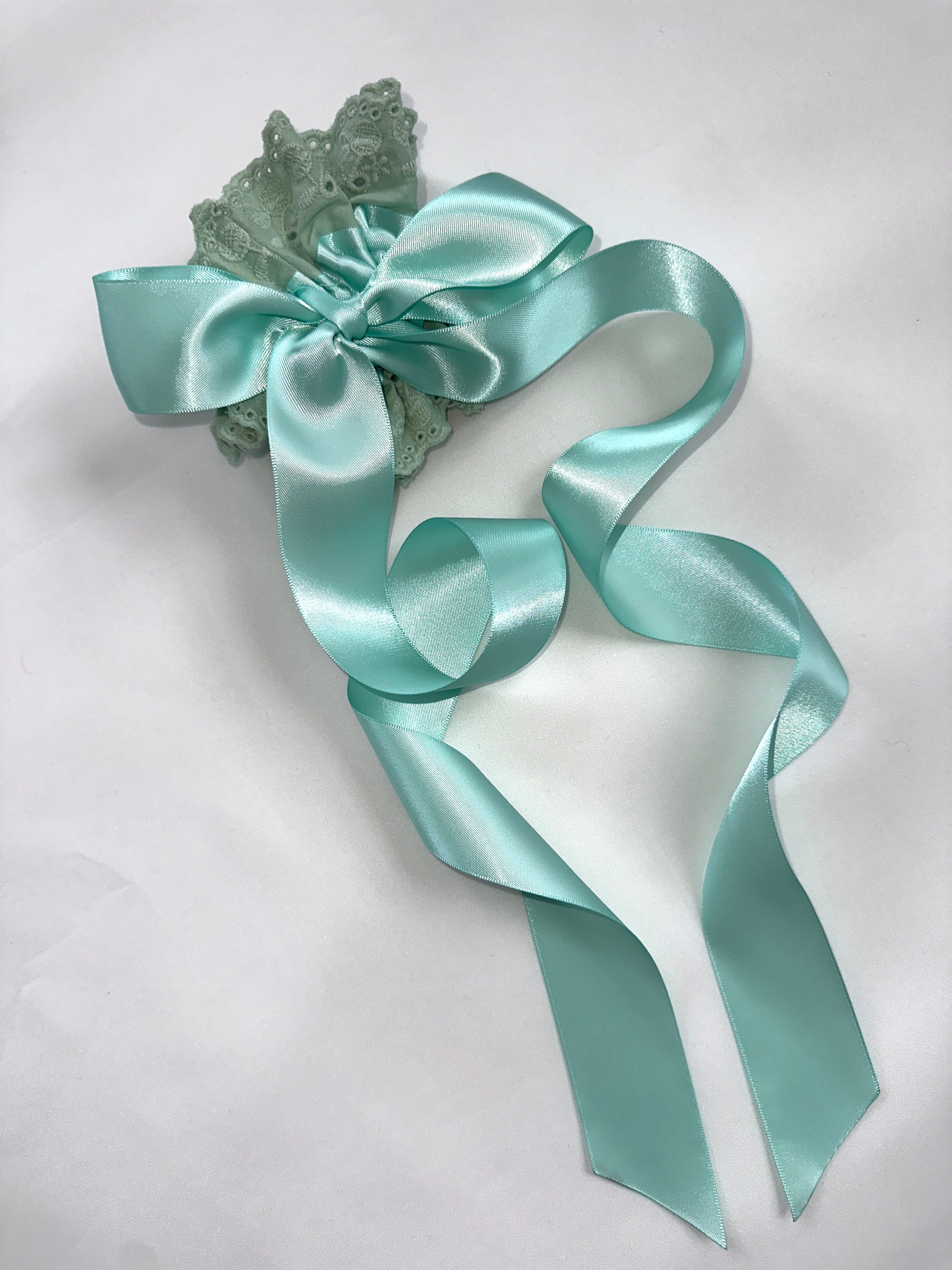 Eyelet Peplum Scrunchie