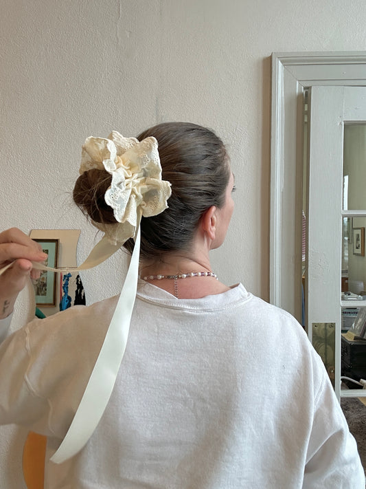 Eyelet Peplum Scrunchie