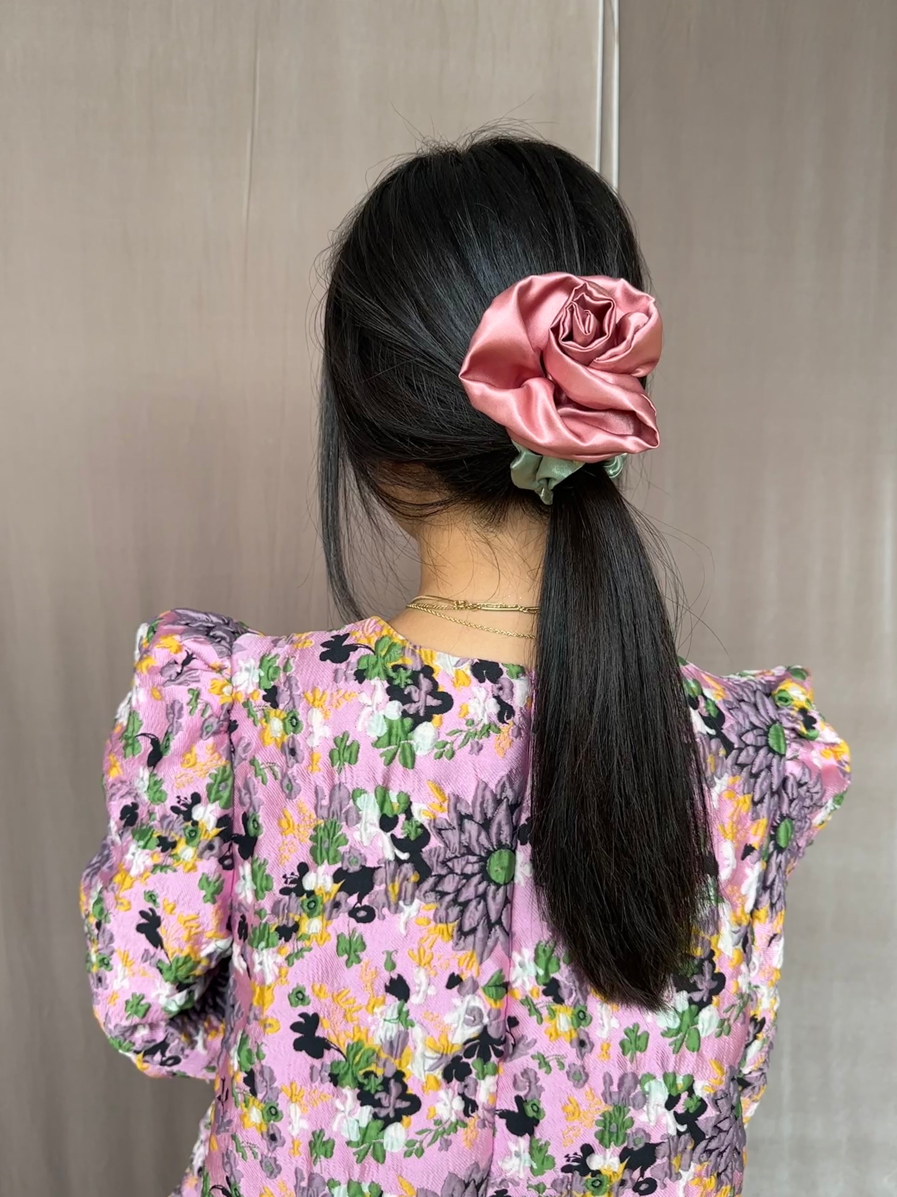 Rosette Scrunchie – Room Shop